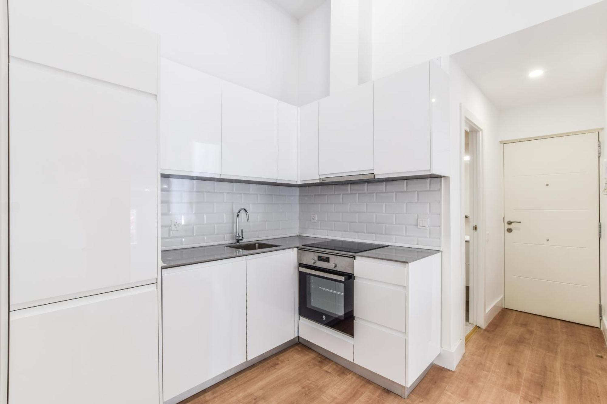 Apartamentos Reformados En Metro Pacifico Alquiler Temporal Madrid Exteriör bild