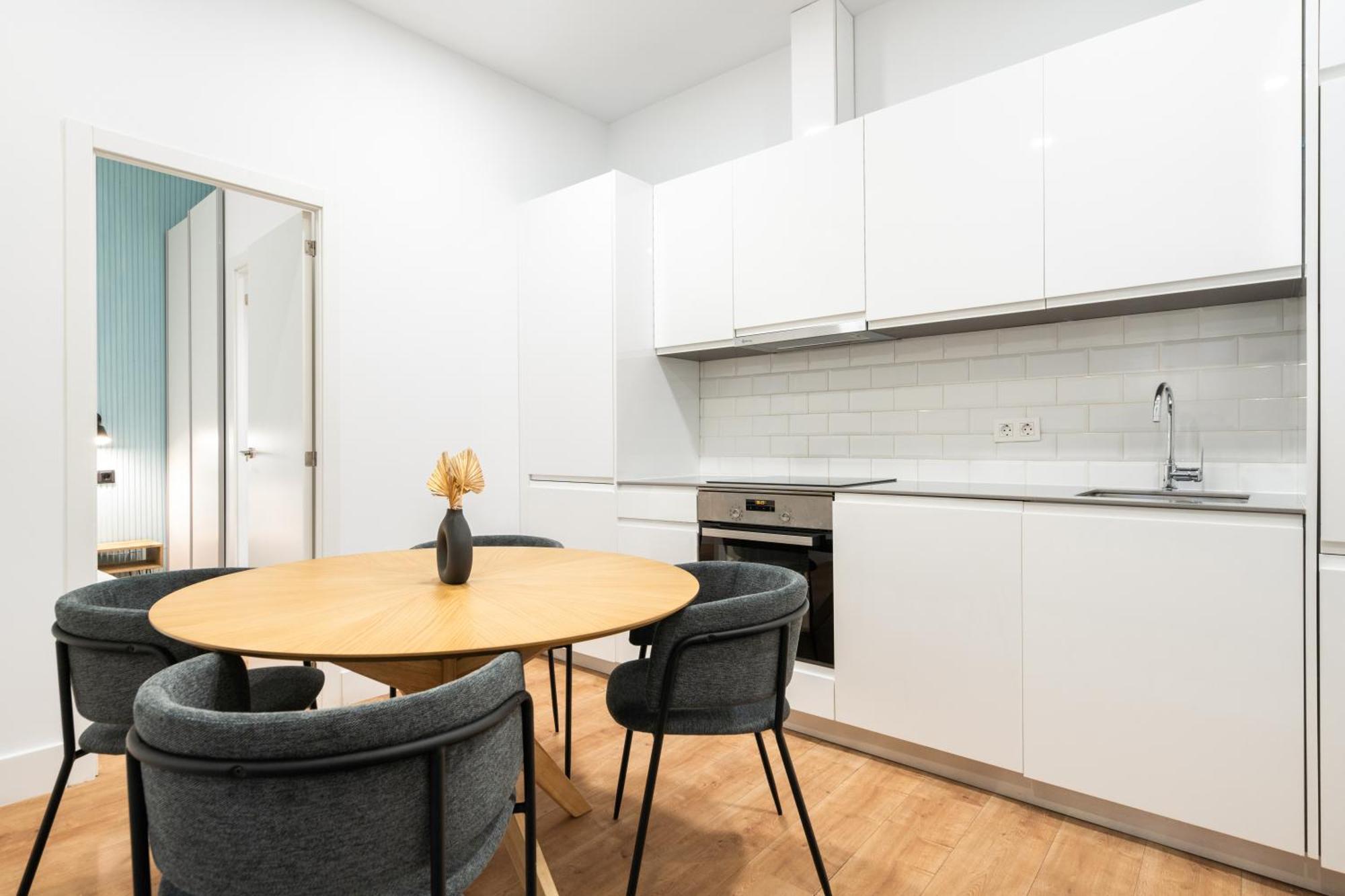 Apartamentos Reformados En Metro Pacifico Alquiler Temporal Madrid Exteriör bild
