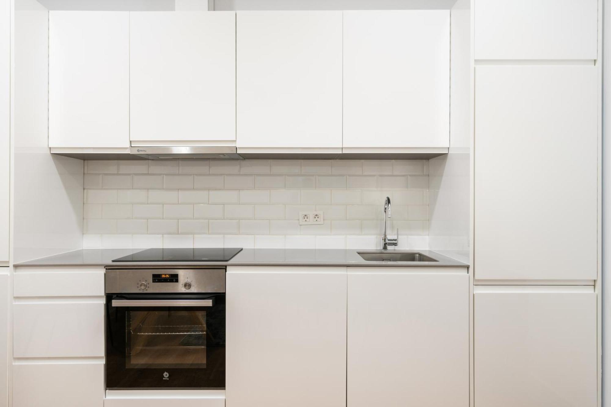Apartamentos Reformados En Metro Pacifico Alquiler Temporal Madrid Exteriör bild