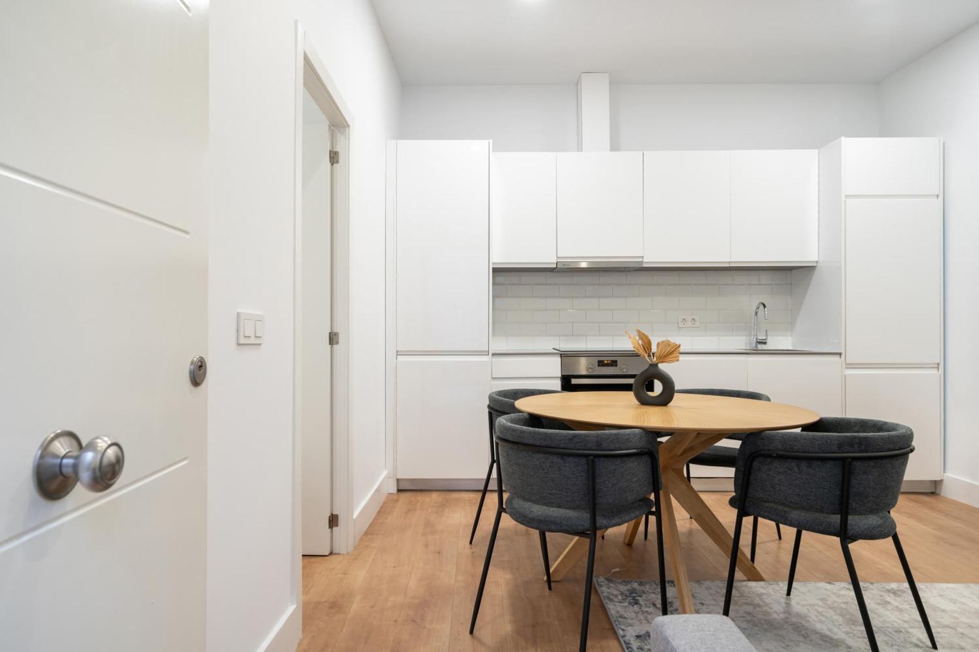 Apartamentos Reformados En Metro Pacifico Alquiler Temporal Madrid Exteriör bild