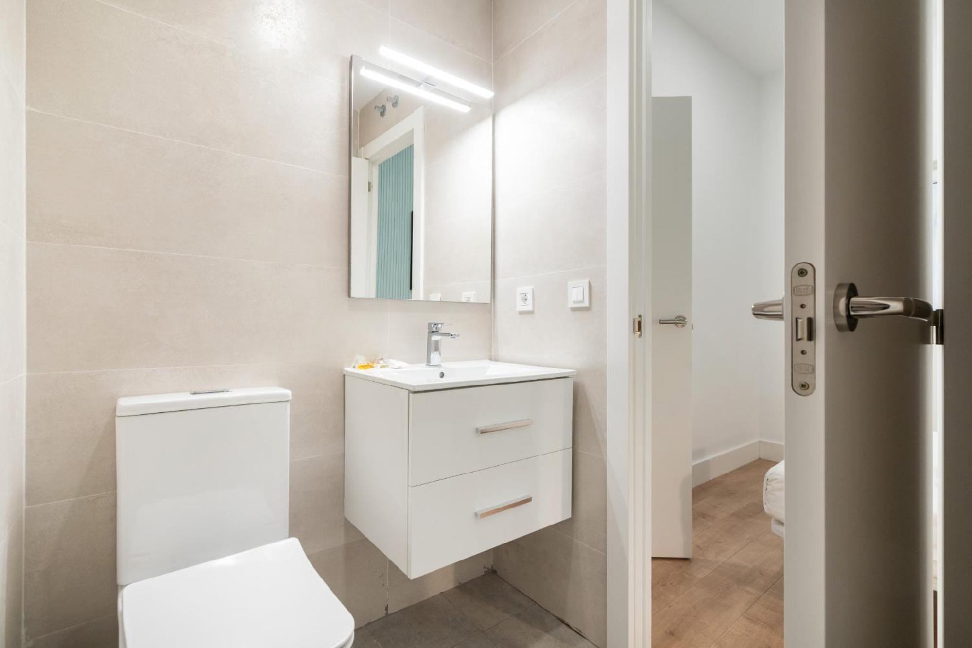 Apartamentos Reformados En Metro Pacifico Alquiler Temporal Madrid Exteriör bild