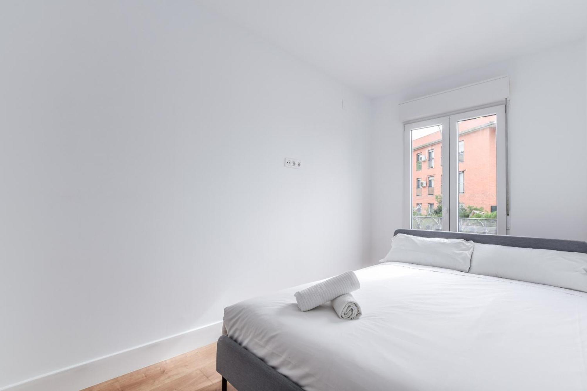 Apartamentos Reformados En Metro Pacifico Alquiler Temporal Madrid Exteriör bild