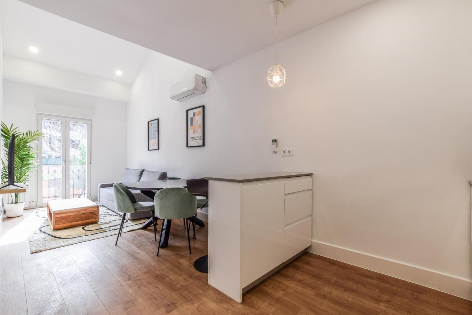 Apartamentos Reformados En Metro Pacifico Alquiler Temporal Madrid Exteriör bild