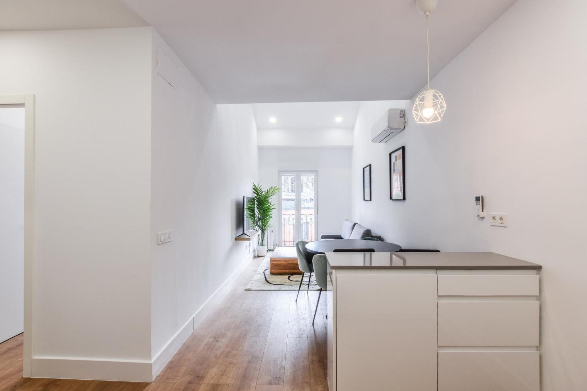 Apartamentos Reformados En Metro Pacifico Alquiler Temporal Madrid Exteriör bild